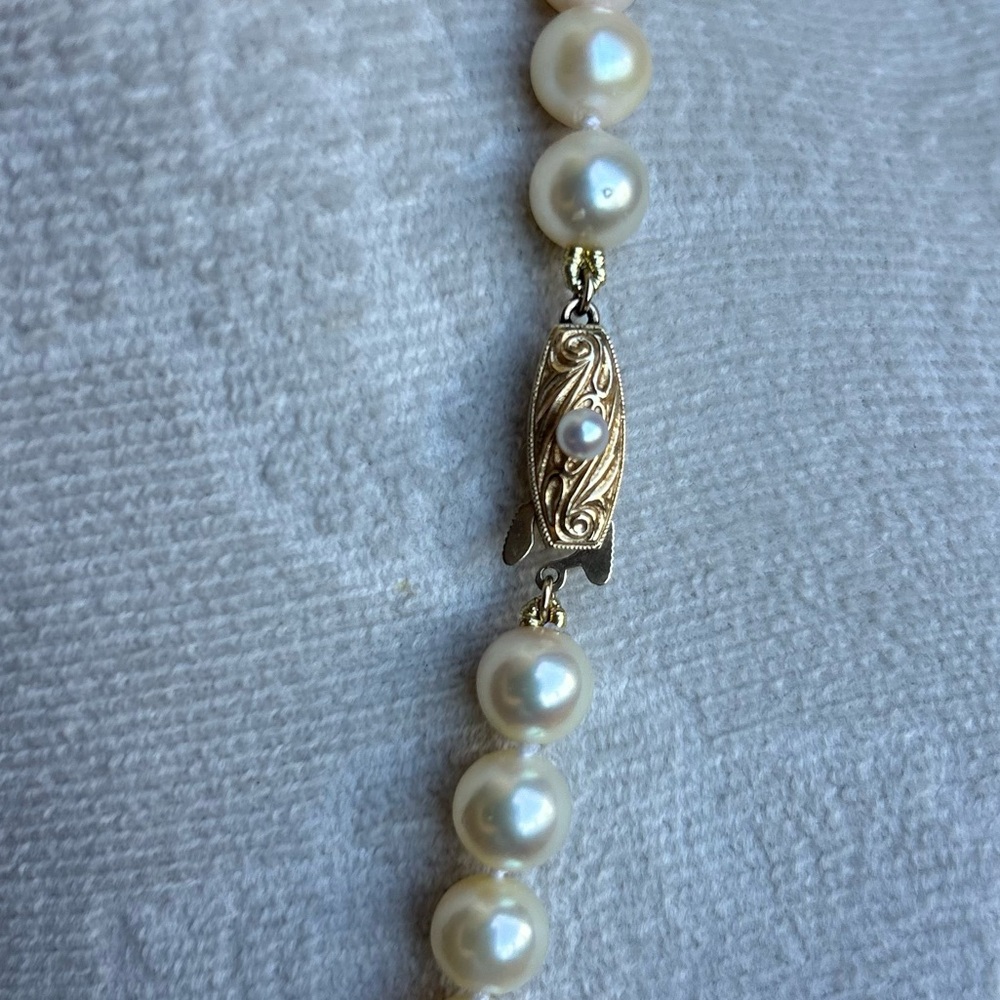 Vintage 14K yellow good clasp
8.50MM Tasaki 21” Cultured Akoya Pearl Necklace - Picture 8 of 15